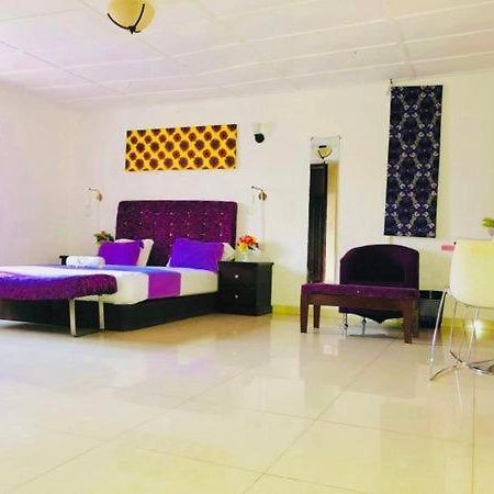 Zunox Guest House Freetown Dış mekan fotoğraf