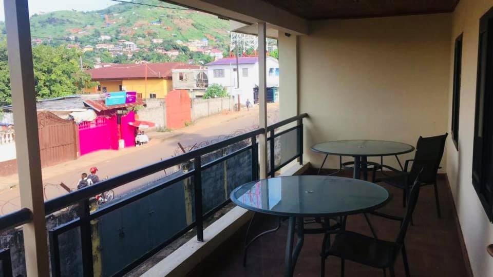 Zunox Guest House Freetown Dış mekan fotoğraf