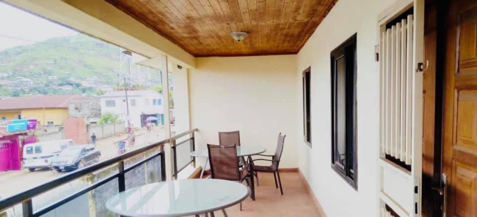 Zunox Guest House Freetown Dış mekan fotoğraf