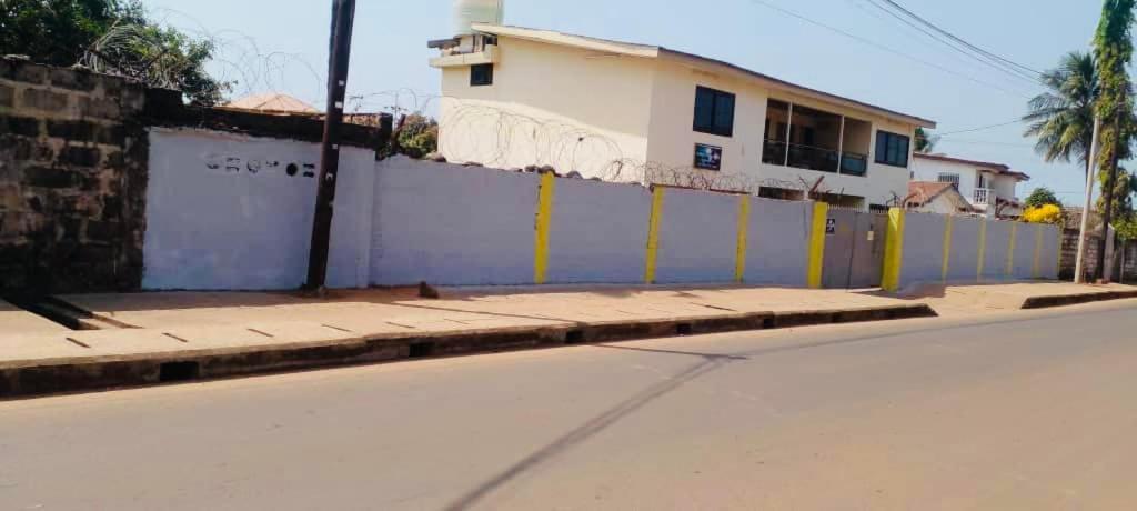 Zunox Guest House Freetown Dış mekan fotoğraf