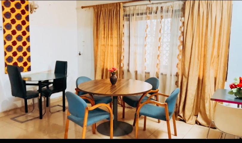 Zunox Guest House Freetown Dış mekan fotoğraf