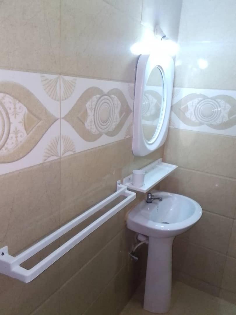 Zunox Guest House Freetown Dış mekan fotoğraf