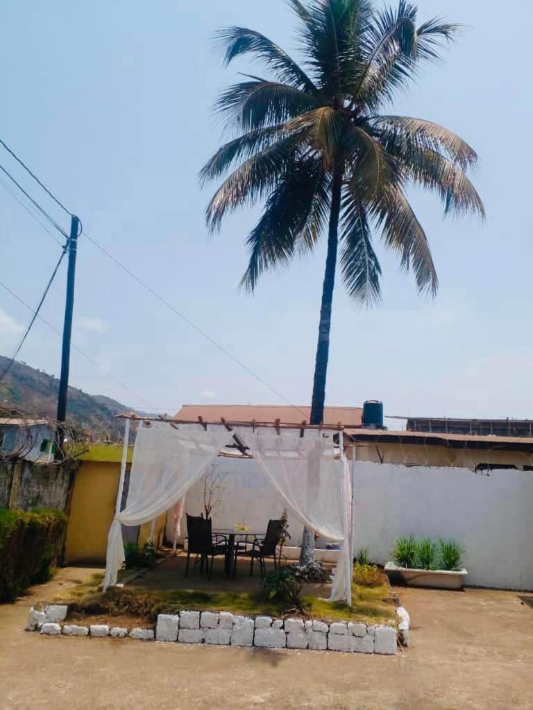 Zunox Guest House Freetown Dış mekan fotoğraf