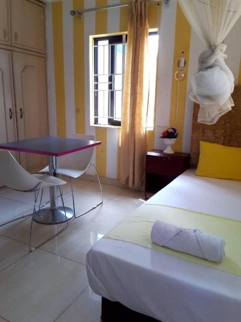 Zunox Guest House Freetown Dış mekan fotoğraf