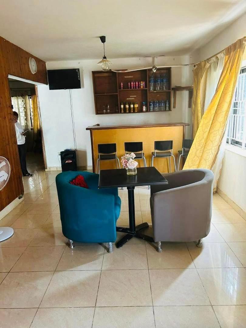 Zunox Guest House Freetown Dış mekan fotoğraf