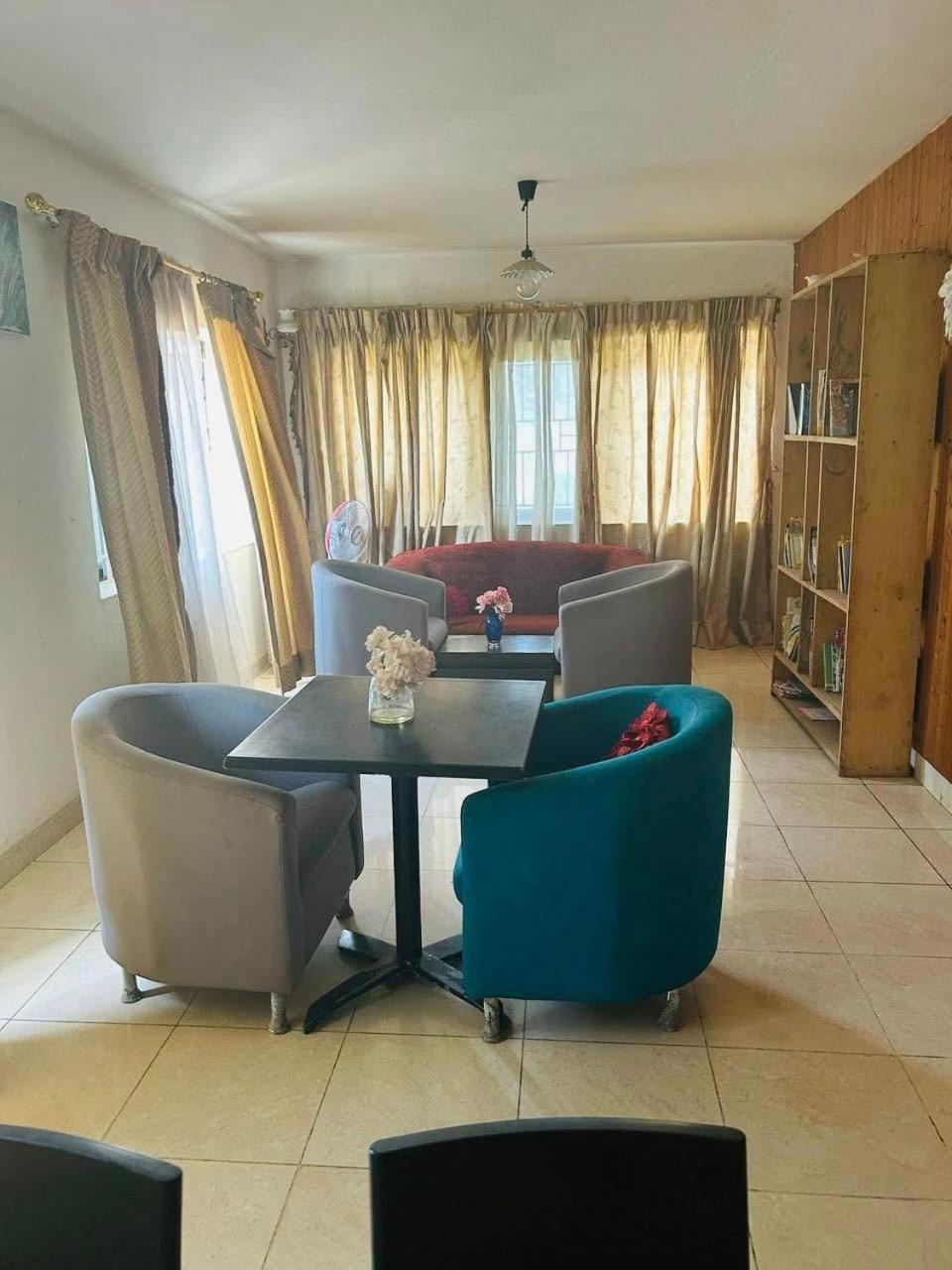 Zunox Guest House Freetown Dış mekan fotoğraf