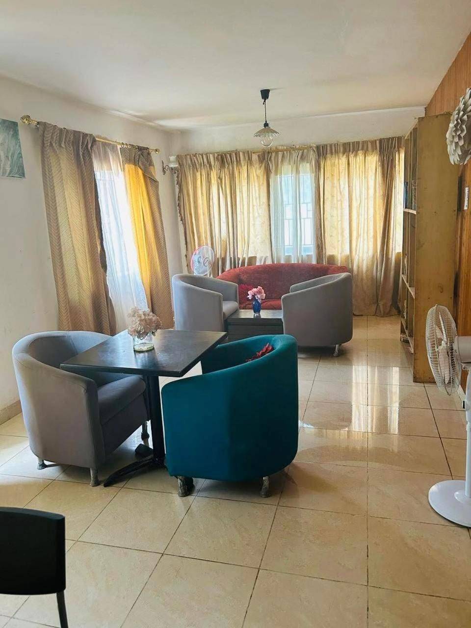 Zunox Guest House Freetown Dış mekan fotoğraf