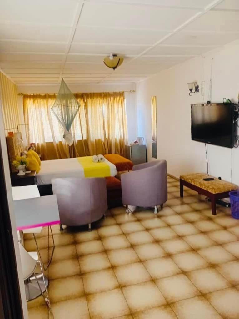 Zunox Guest House Freetown Dış mekan fotoğraf