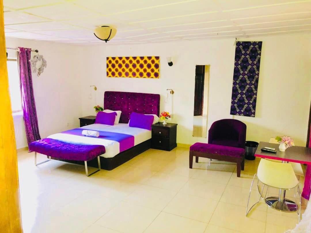 Zunox Guest House Freetown Dış mekan fotoğraf